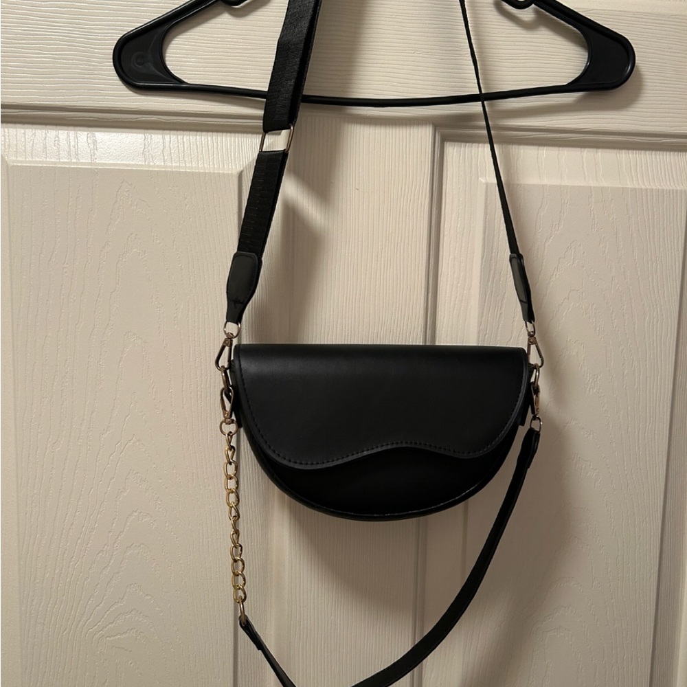 Elegant Black Leather Crossbody Bag